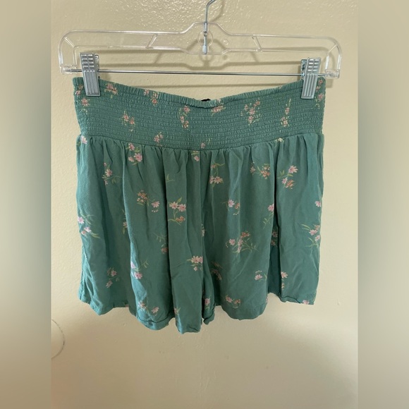 ✨American Eagle Green Floral Smocked Shorts Size S - Picture 6 of 7